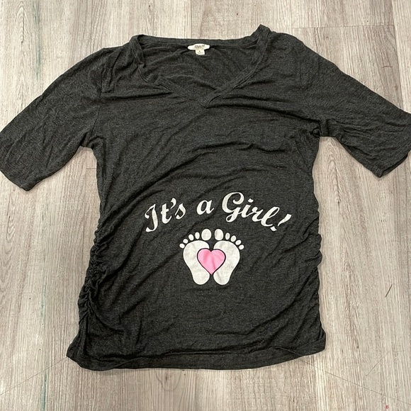 “It’s a girl” Maternity Tee - Picture 1 of 4